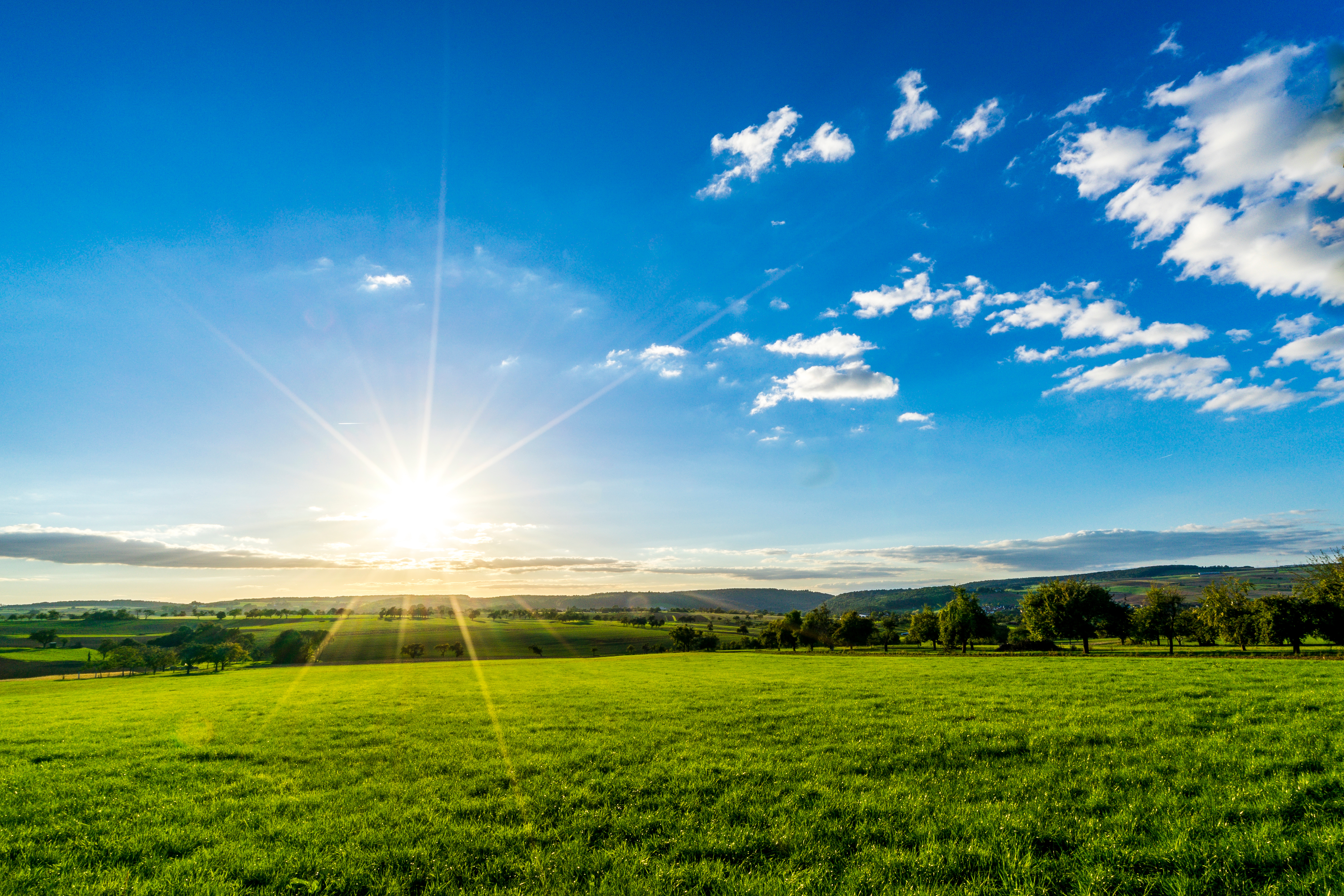 Feld mit Sonneneinstrahlung