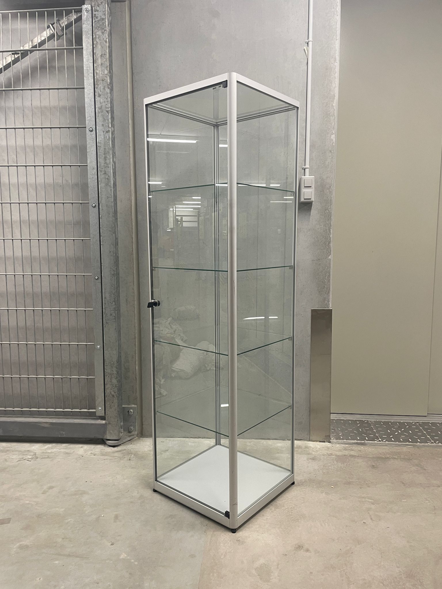 Glasvitrine 4.jpeg Glasvitrine%204.jpeg