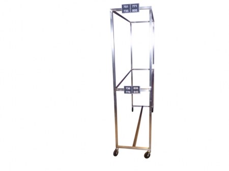 7530_Garderobe_mit_4_kleiderstangen_Liquidation_1.jpg